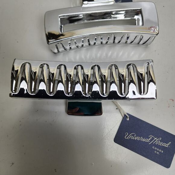 Target Universal Thread Set of 4 Silver Colored Plastic Butterfly Hair Clips NWT - Picture 3 of 6